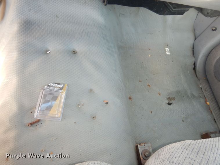 image for item DK7566 2000 GMC Sierra 3500HD  bucket truck