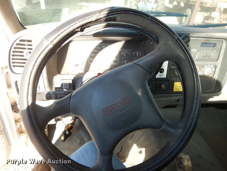 image for item DK7566 2000 GMC Sierra 3500HD  bucket truck