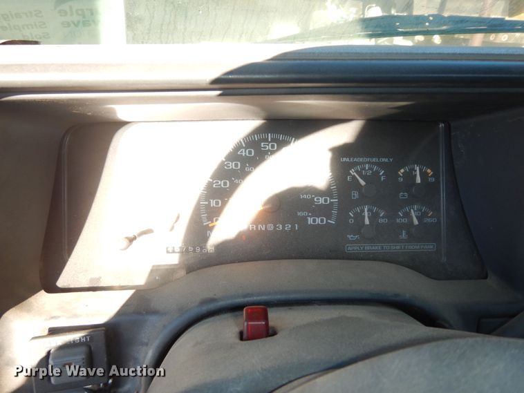 image for item DK7566 2000 GMC Sierra 3500HD  bucket truck