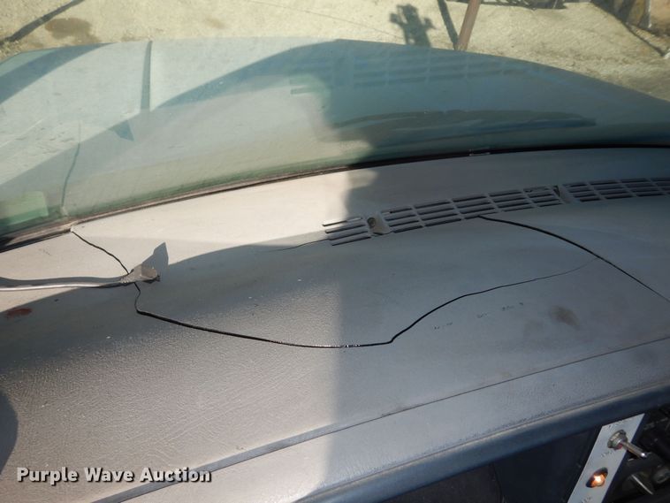 image for item DK7566 2000 GMC Sierra 3500HD  bucket truck