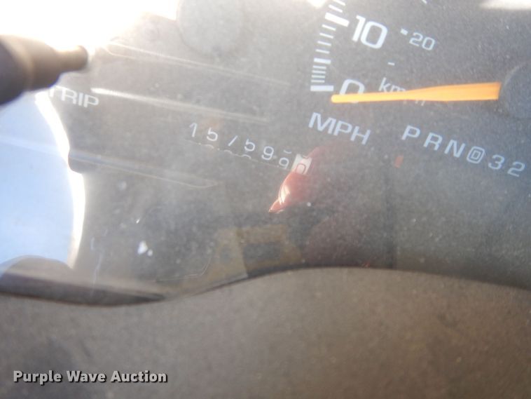 image for item DK7566 2000 GMC Sierra 3500HD  bucket truck