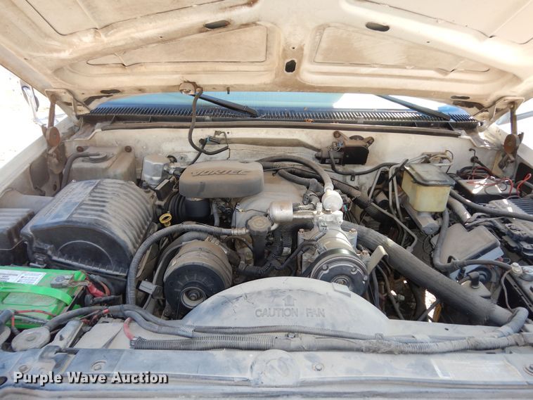 image for item DK7566 2000 GMC Sierra 3500HD  bucket truck