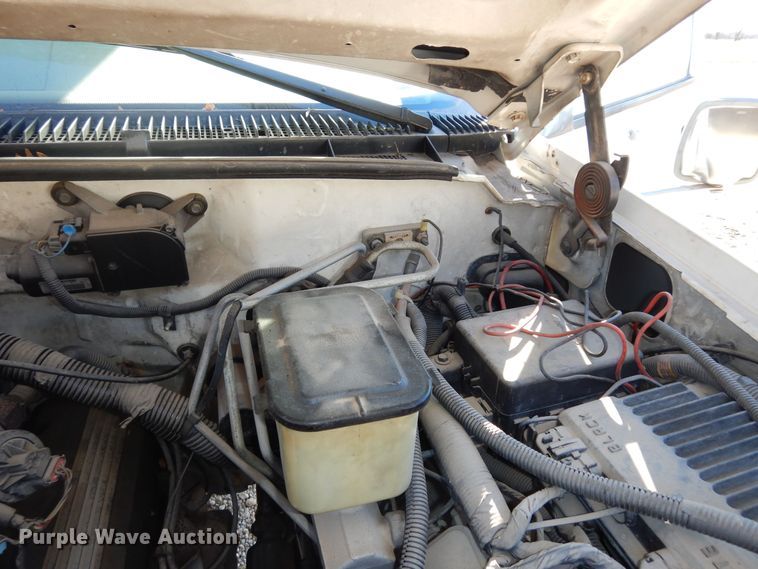 image for item DK7566 2000 GMC Sierra 3500HD  bucket truck