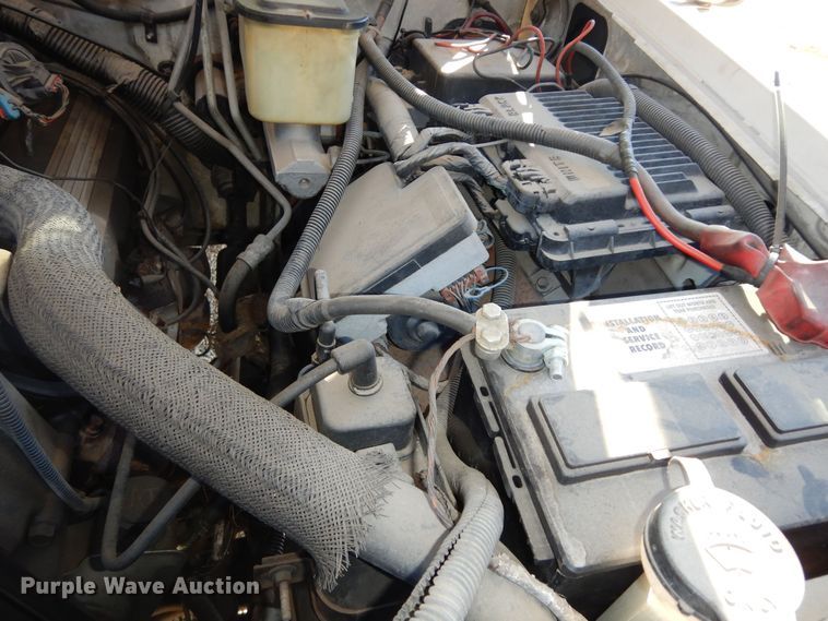 image for item DK7566 2000 GMC Sierra 3500HD  bucket truck