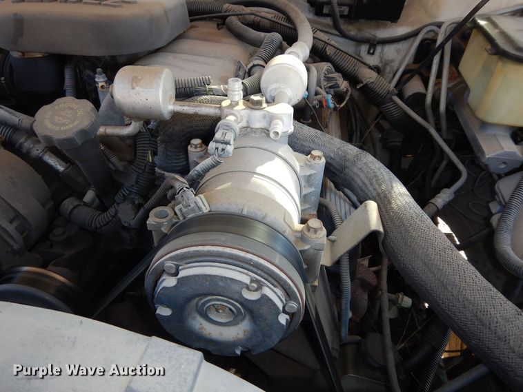 image for item DK7566 2000 GMC Sierra 3500HD  bucket truck