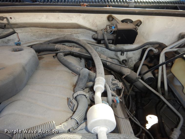 image for item DK7566 2000 GMC Sierra 3500HD  bucket truck