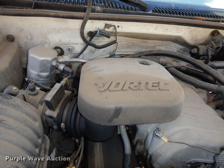 image for item DK7566 2000 GMC Sierra 3500HD  bucket truck