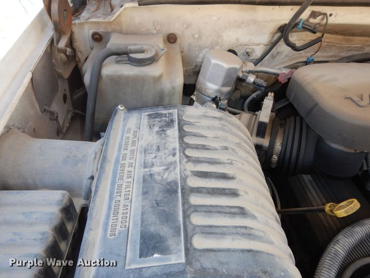 image for item DK7566 2000 GMC Sierra 3500HD  bucket truck