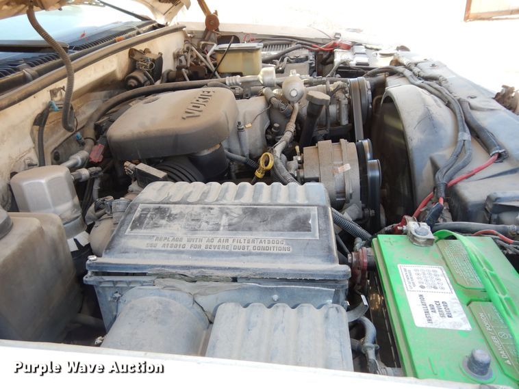 image for item DK7566 2000 GMC Sierra 3500HD  bucket truck