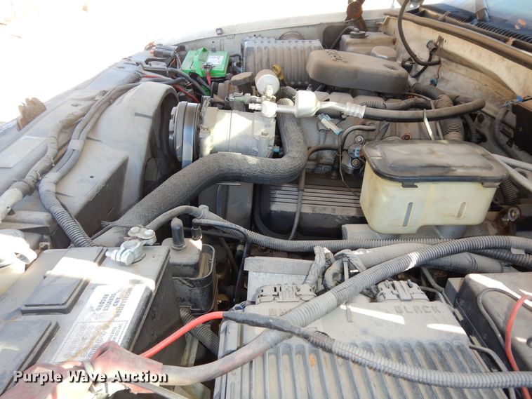 image for item DK7566 2000 GMC Sierra 3500HD  bucket truck