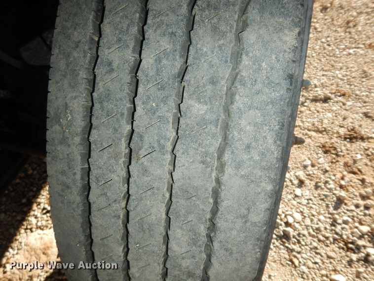 image for item DK7566 2000 GMC Sierra 3500HD  bucket truck