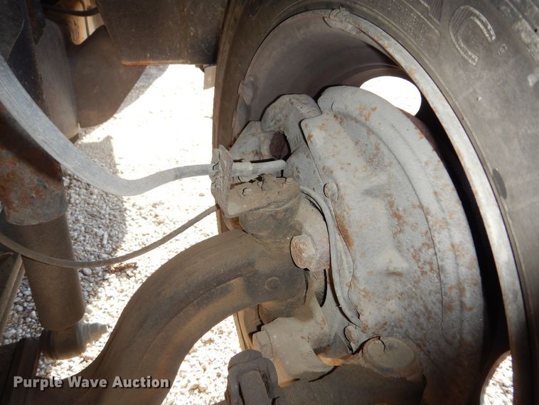 image for item DK7566 2000 GMC Sierra 3500HD  bucket truck