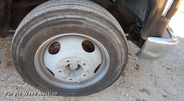 image for item DK7566 2000 GMC Sierra 3500HD  bucket truck