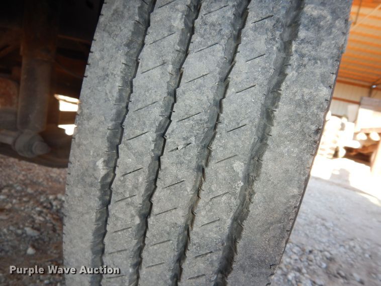 image for item DK7566 2000 GMC Sierra 3500HD  bucket truck