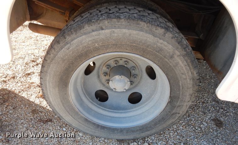 image for item DK7566 2000 GMC Sierra 3500HD  bucket truck