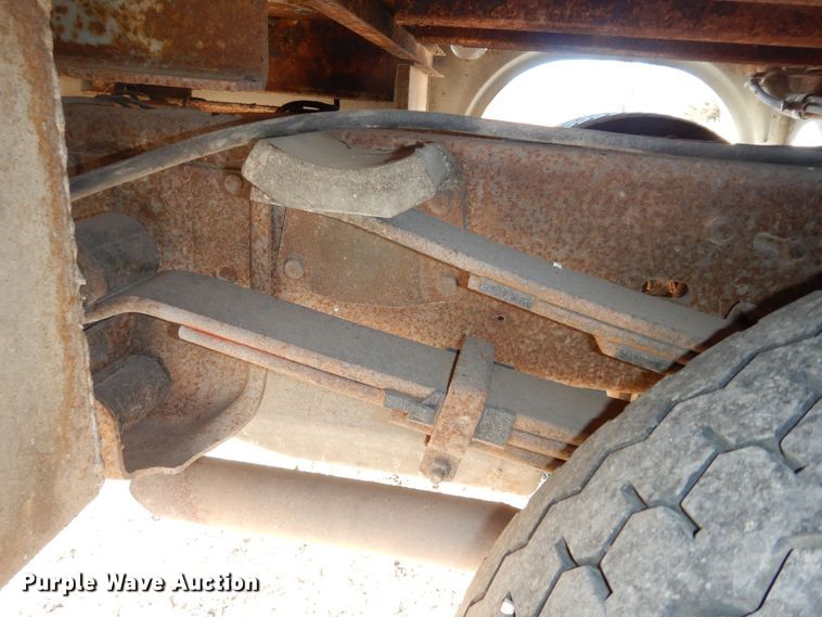 image for item DK7566 2000 GMC Sierra 3500HD  bucket truck