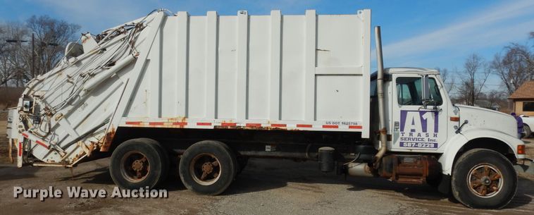 image for item DK7567 1993 International 4954  refuse truck