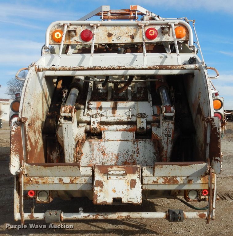 image for item DK7567 1993 International 4954  refuse truck