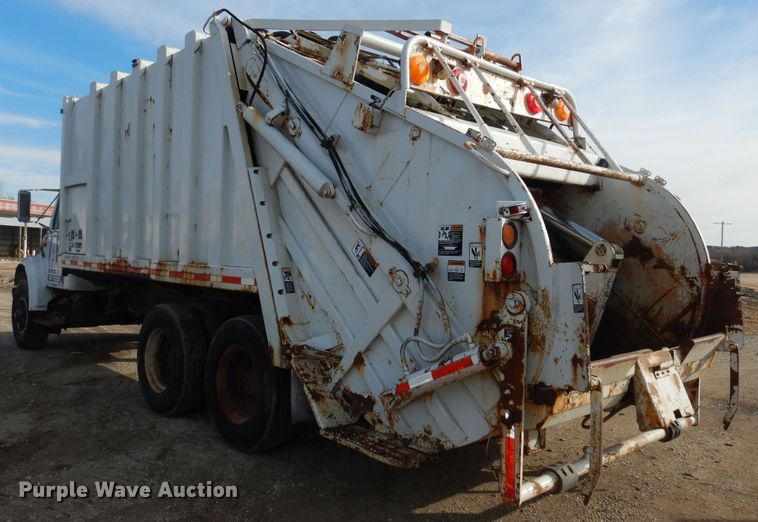 image for item DK7567 1993 International 4954  refuse truck