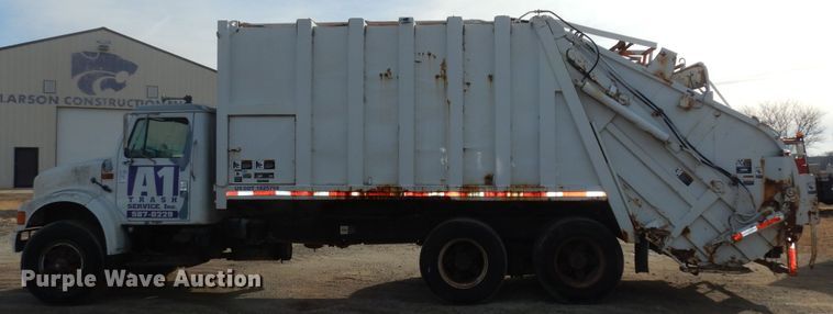 image for item DK7567 1993 International 4954  refuse truck