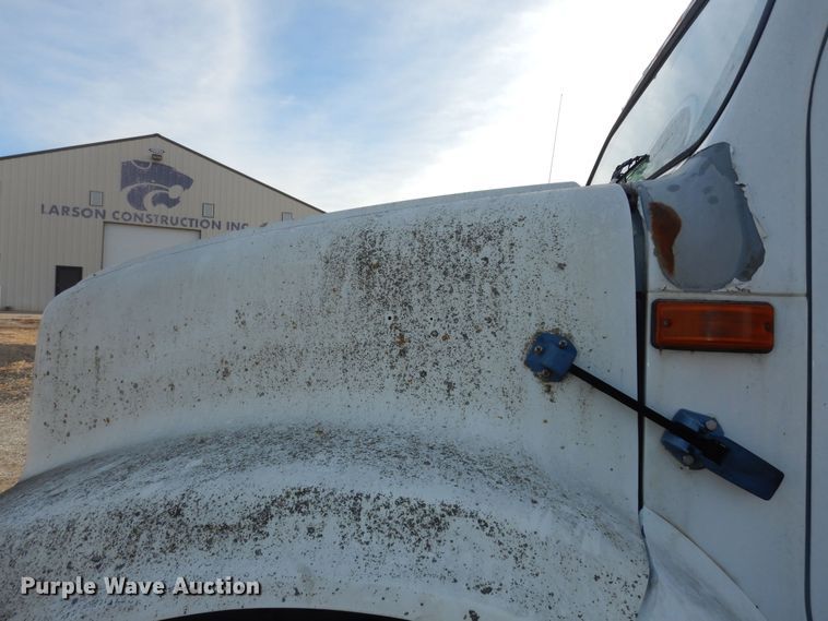 image for item DK7567 1993 International 4954  refuse truck