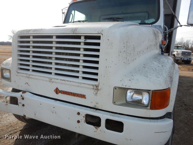 image for item DK7567 1993 International 4954  refuse truck