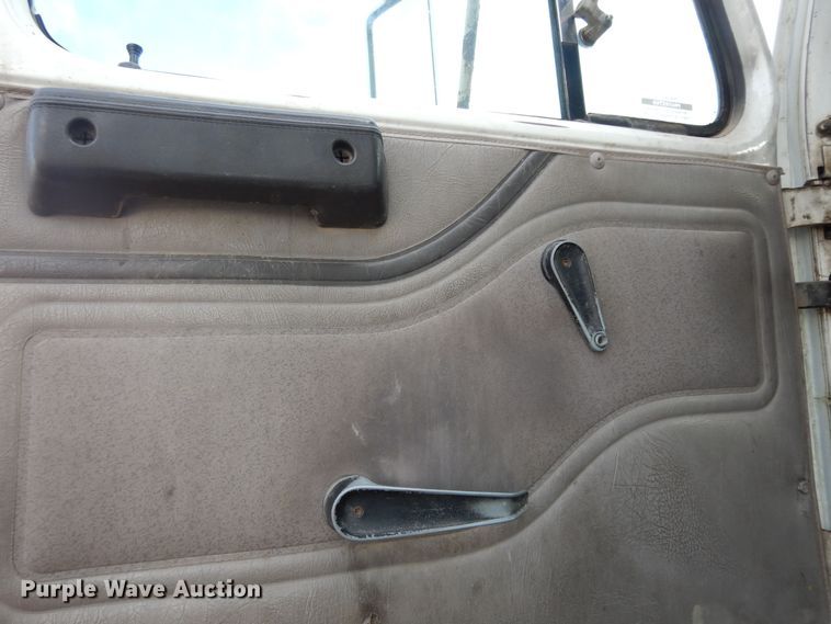 image for item DK7567 1993 International 4954  refuse truck