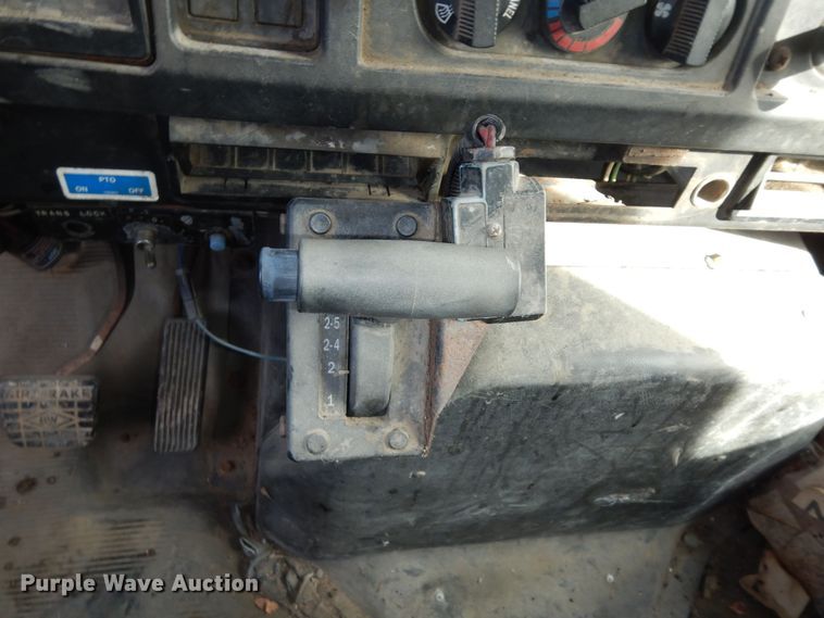 image for item DK7567 1993 International 4954  refuse truck