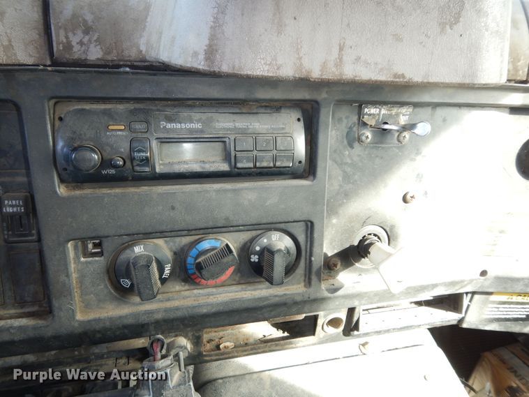 image for item DK7567 1993 International 4954  refuse truck