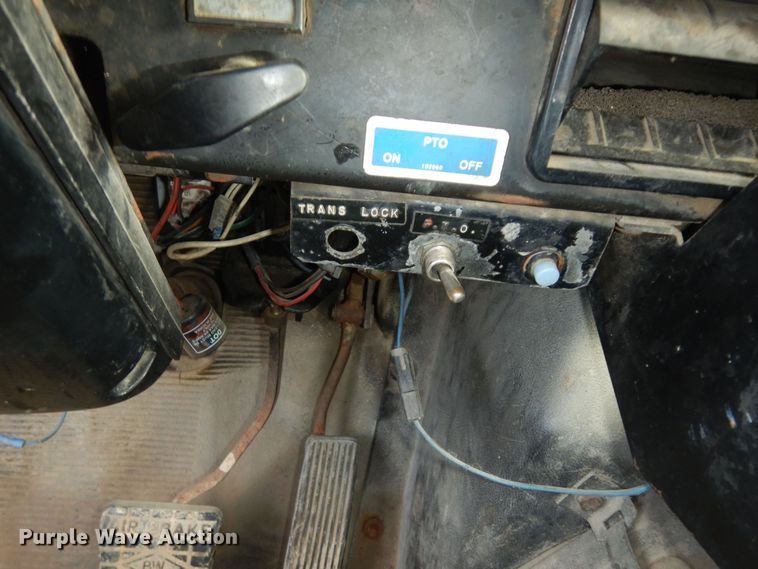 image for item DK7567 1993 International 4954  refuse truck