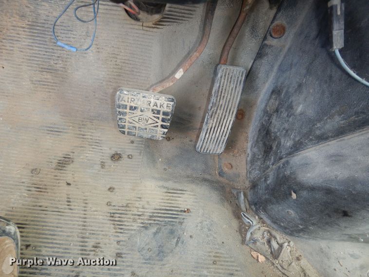 image for item DK7567 1993 International 4954  refuse truck