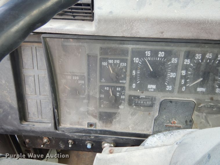 image for item DK7567 1993 International 4954  refuse truck