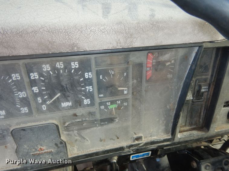 image for item DK7567 1993 International 4954  refuse truck