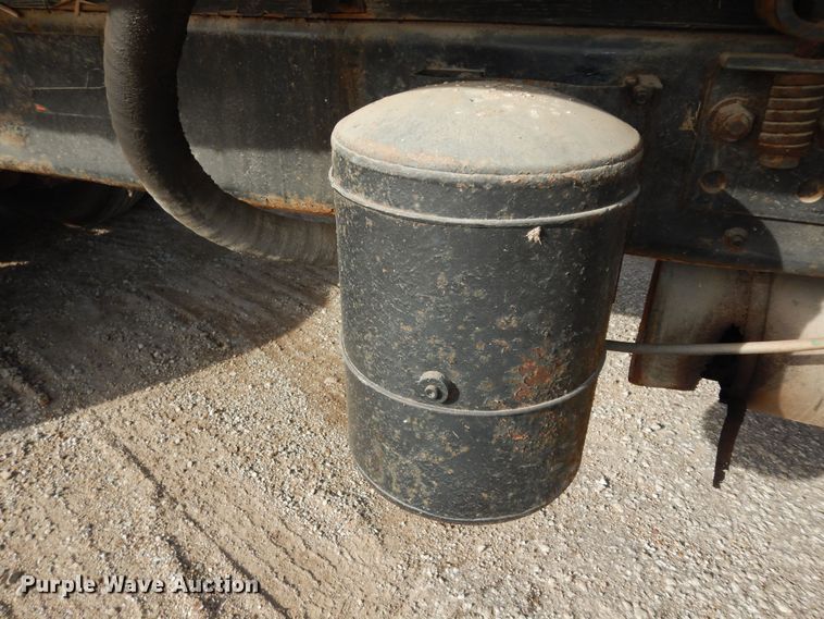 image for item DK7567 1993 International 4954  refuse truck