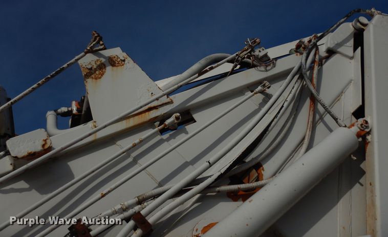 image for item DK7567 1993 International 4954  refuse truck