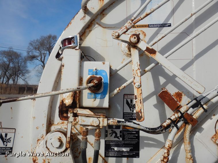 image for item DK7567 1993 International 4954  refuse truck