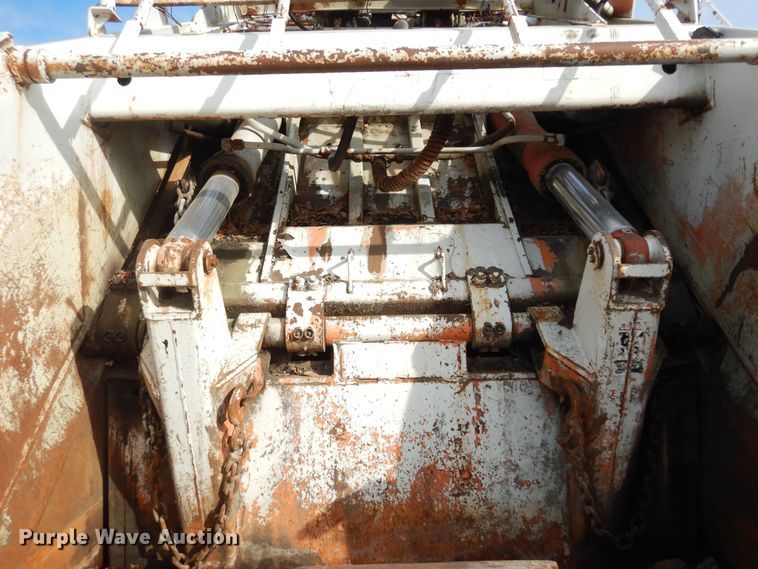 image for item DK7567 1993 International 4954  refuse truck