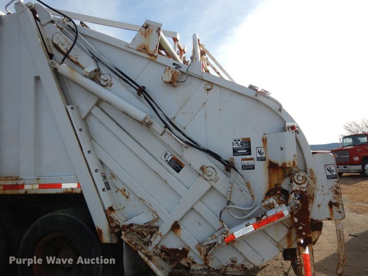 image for item DK7567 1993 International 4954  refuse truck