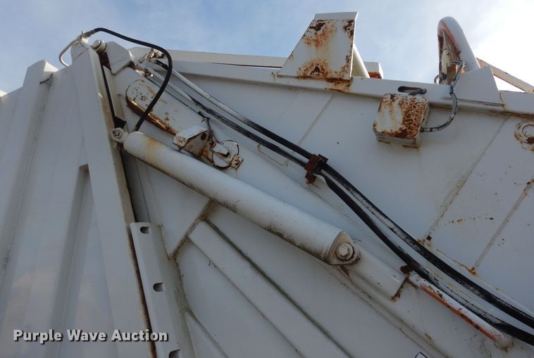 image for item DK7567 1993 International 4954  refuse truck