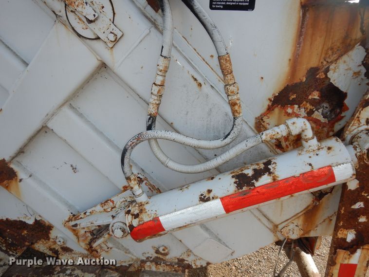 image for item DK7567 1993 International 4954  refuse truck