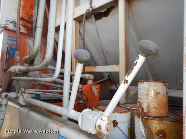 image for item DK7567 1993 International 4954  refuse truck