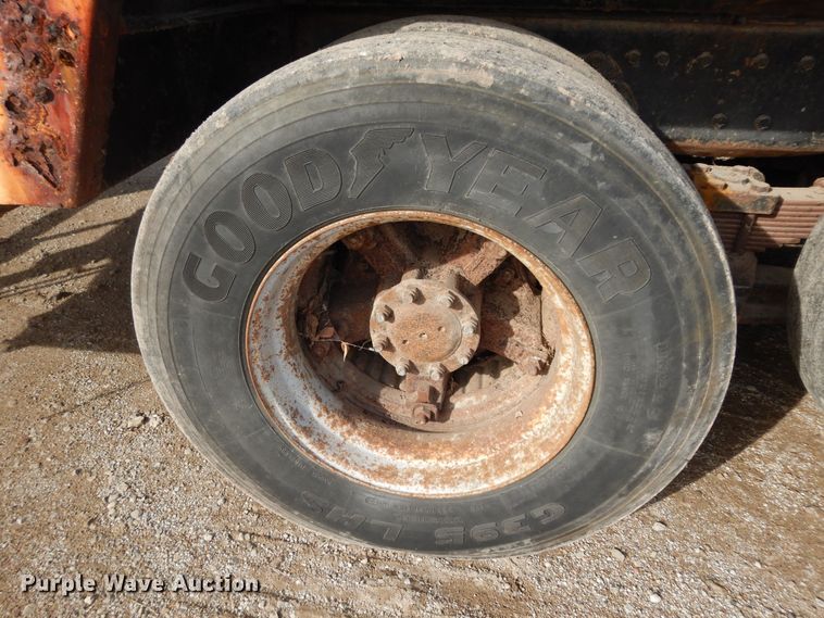 image for item DK7567 1993 International 4954  refuse truck