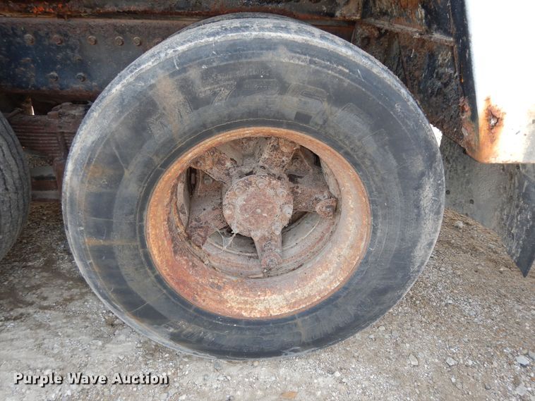 image for item DK7567 1993 International 4954  refuse truck