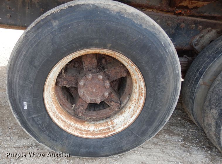 image for item DK7567 1993 International 4954  refuse truck