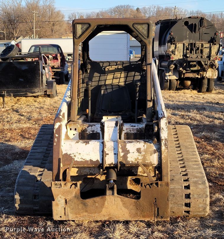 image for item DM8178 2000 Bobcat 864  tracked skid steer loader