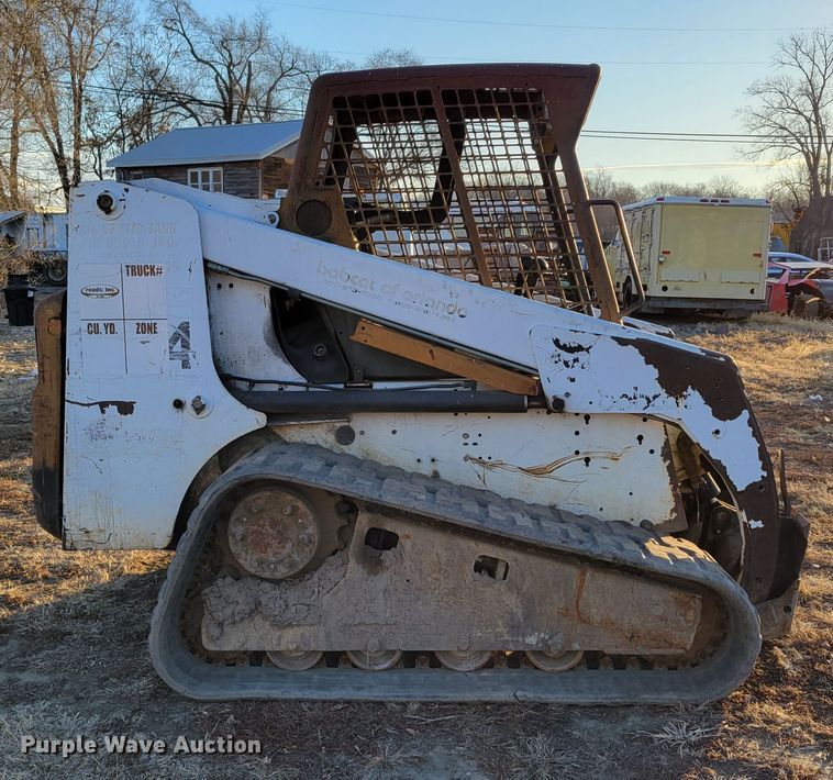 image for item DM8178 2000 Bobcat 864  tracked skid steer loader