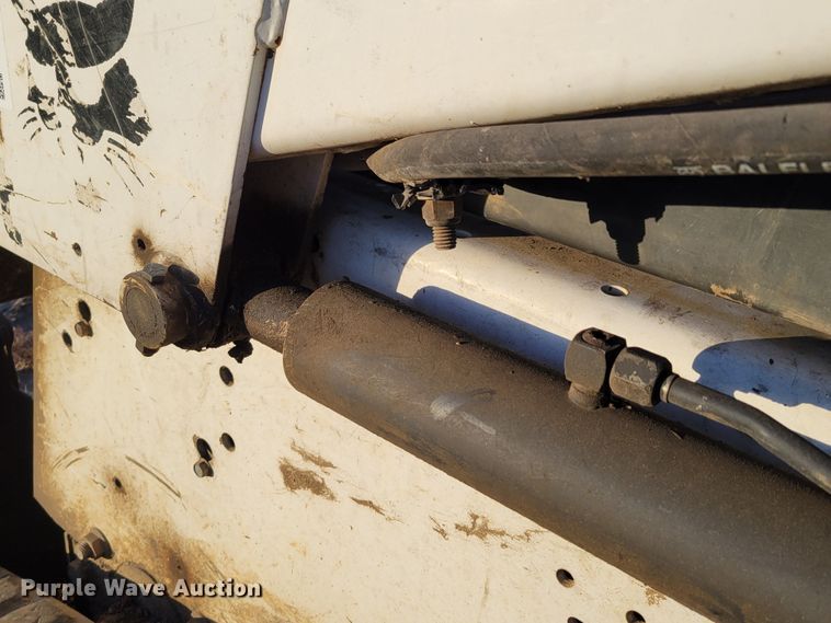 image for item DM8178 2000 Bobcat 864  tracked skid steer loader