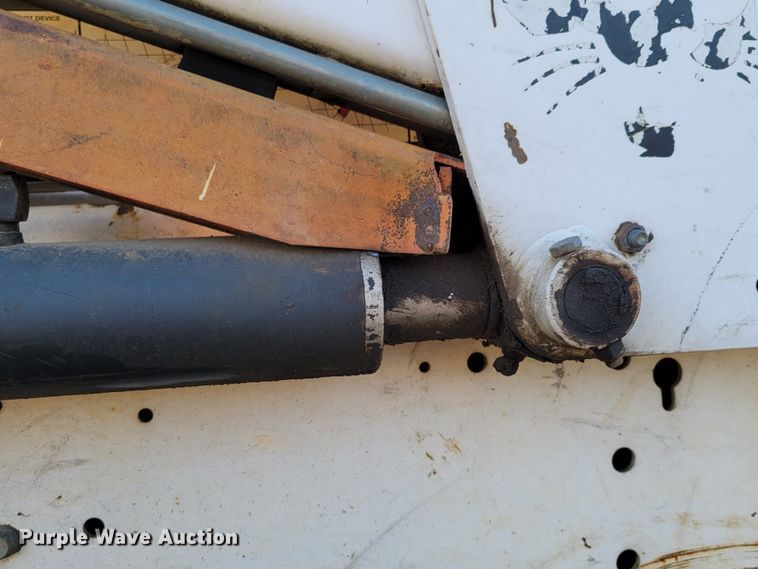 image for item DM8178 2000 Bobcat 864  tracked skid steer loader