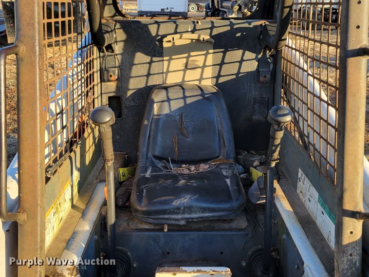 image for item DM8178 2000 Bobcat 864  tracked skid steer loader