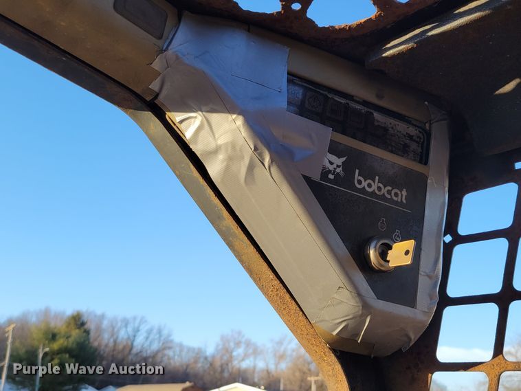 image for item DM8178 2000 Bobcat 864  tracked skid steer loader